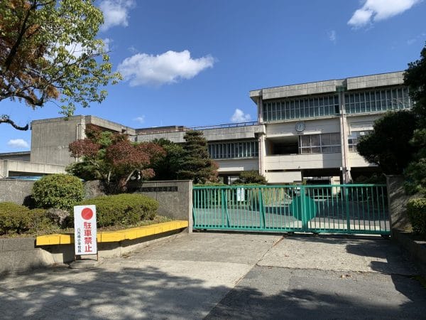 八万南小学校