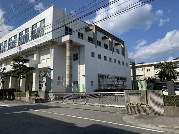 八万中学校